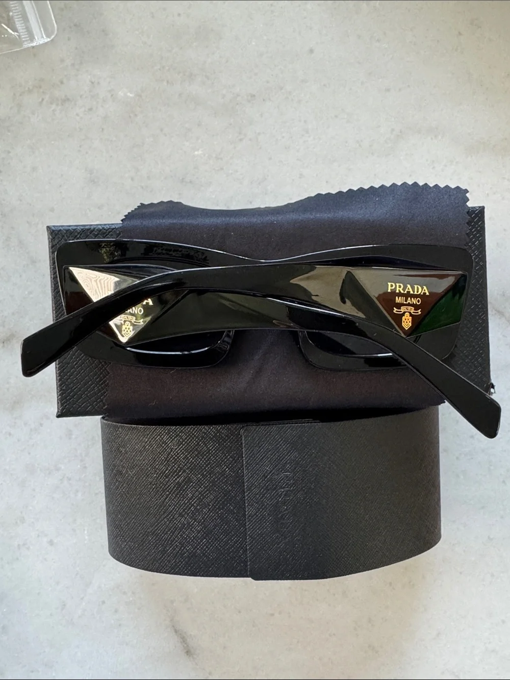 Classy Black Rectangular Cat-Eye Sunglasses